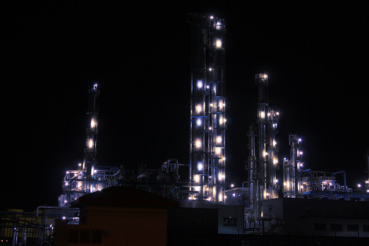 华北石油炼油厂夜色