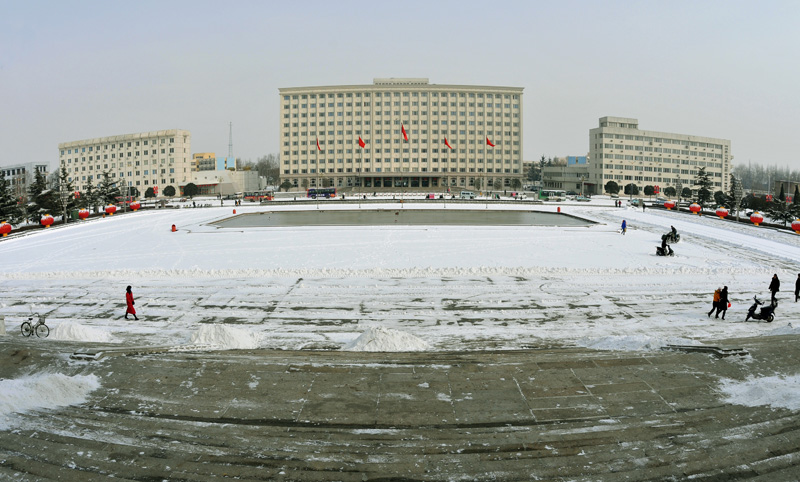 油城飘瑞雪金虎兆丰年