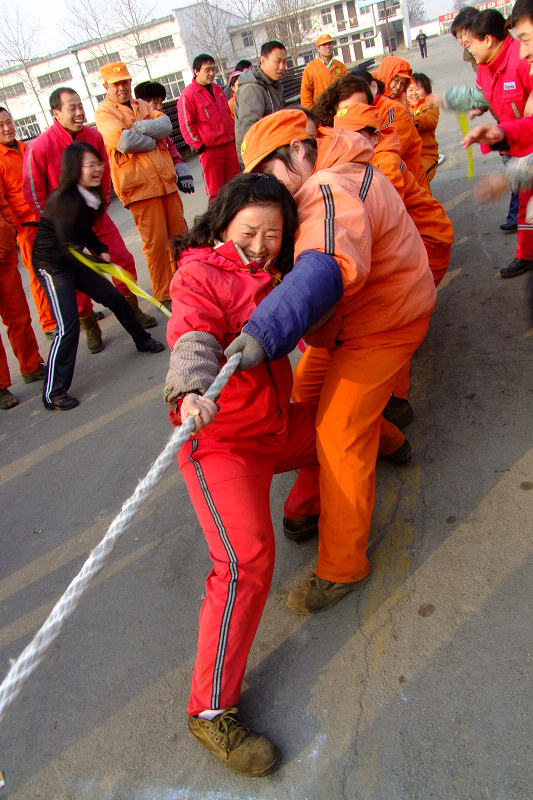 也发一组单位拔河比赛实拍