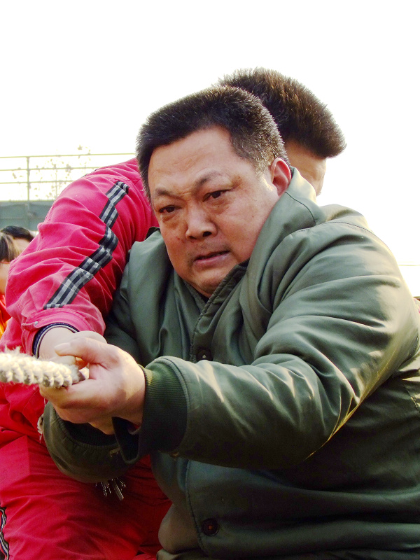 也发一组单位拔河比赛实拍