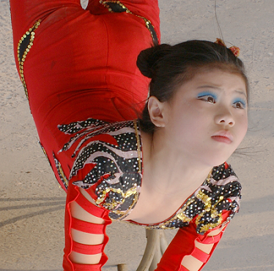 杂技女孩