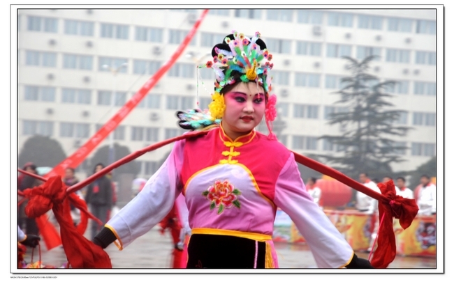油城社火增进节的氛围