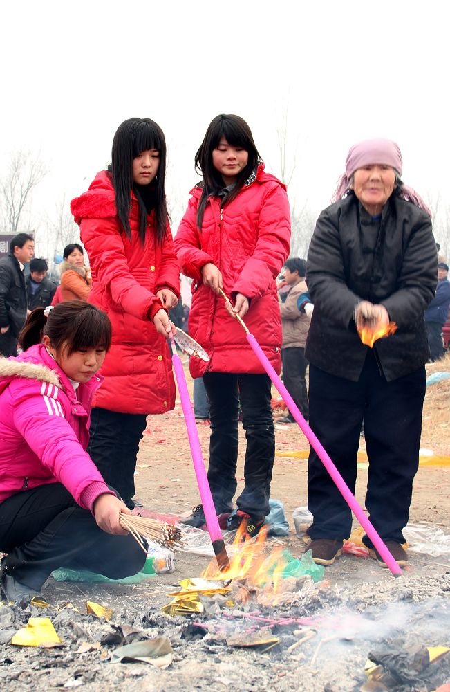 瑕邱靓妹祭祖