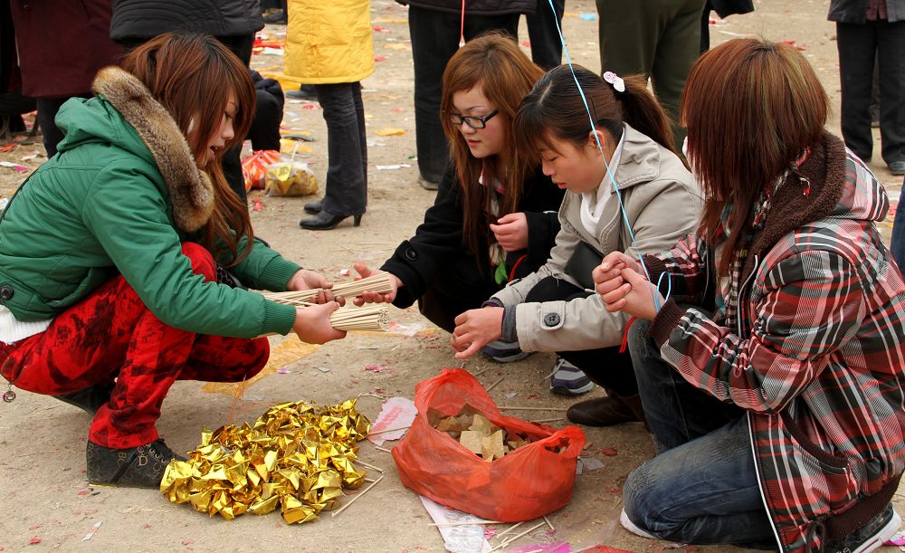 瑕邱靓妹祭祖