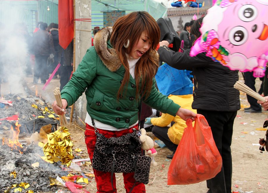 瑕邱靓妹祭祖