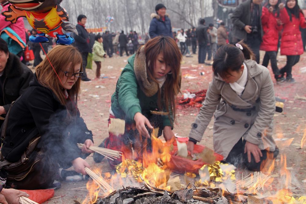瑕邱靓妹祭祖