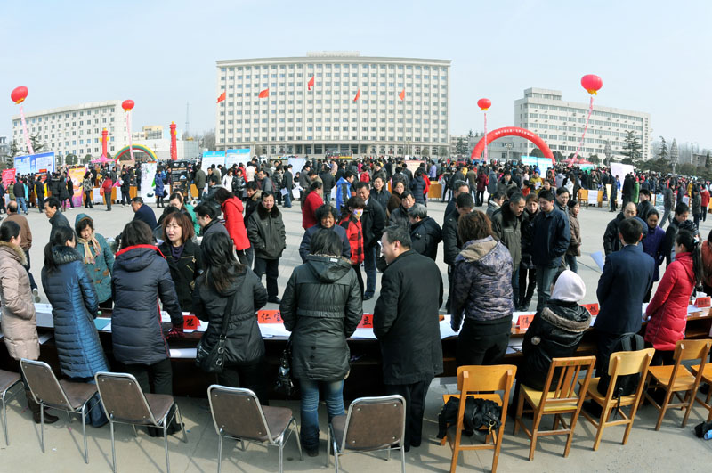 油田举办12届（春季）人才供需交流会