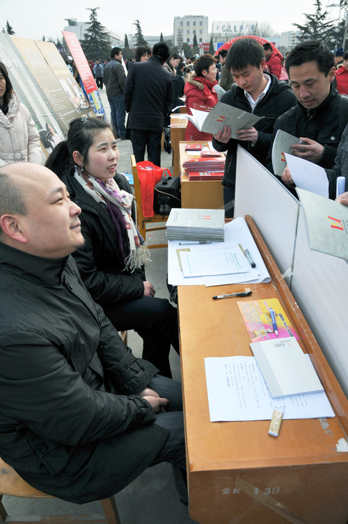 油田举办12届（春季）人才供需交流会