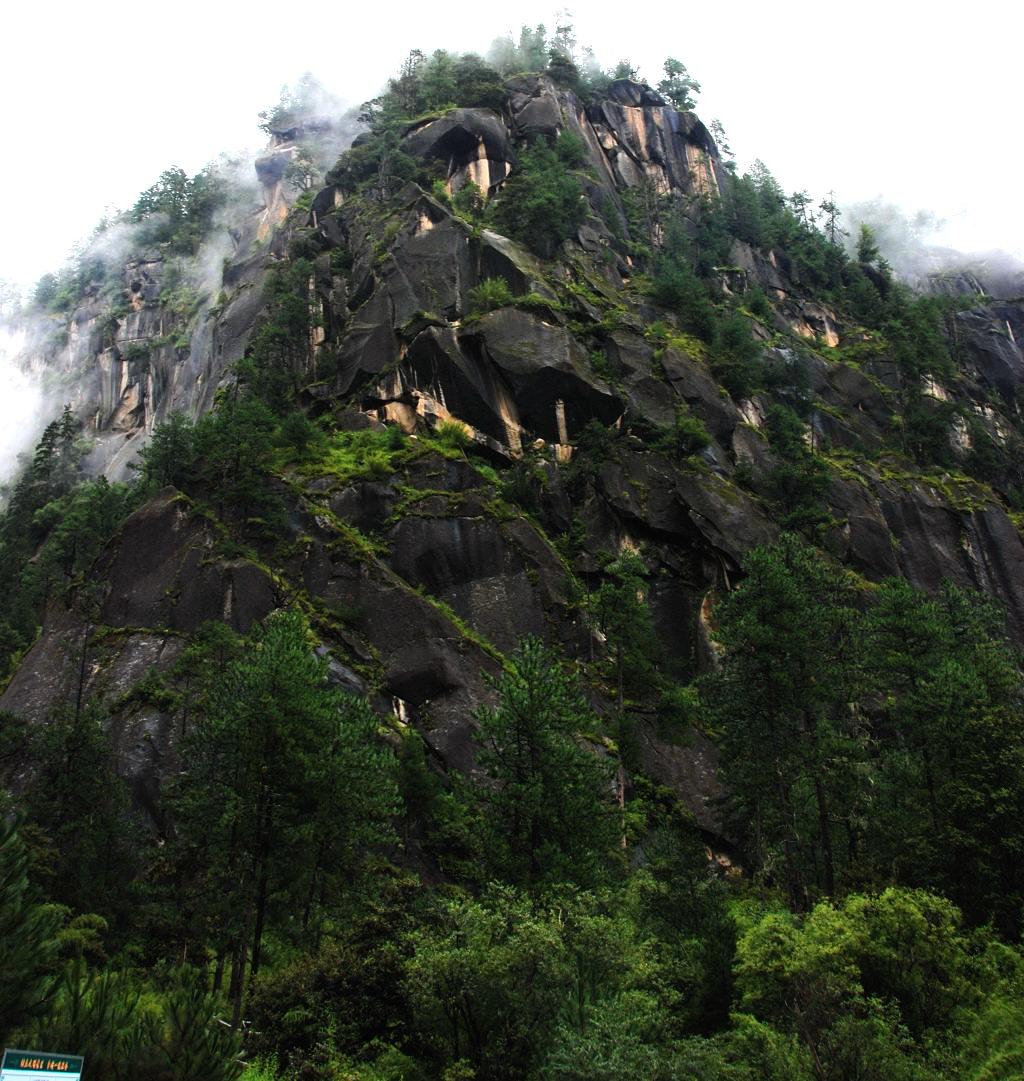 卡定山