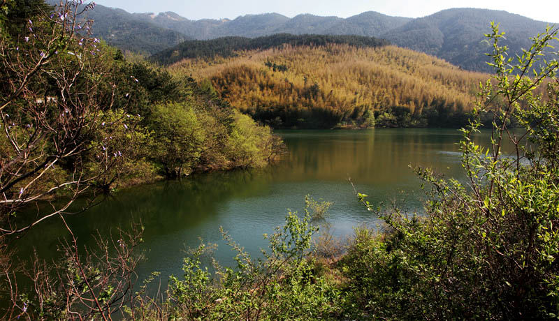 湖光山影