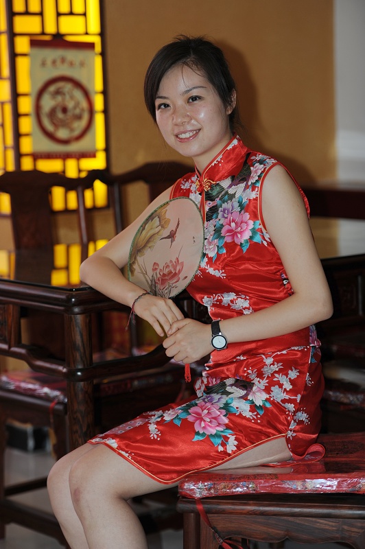 正光红木人像