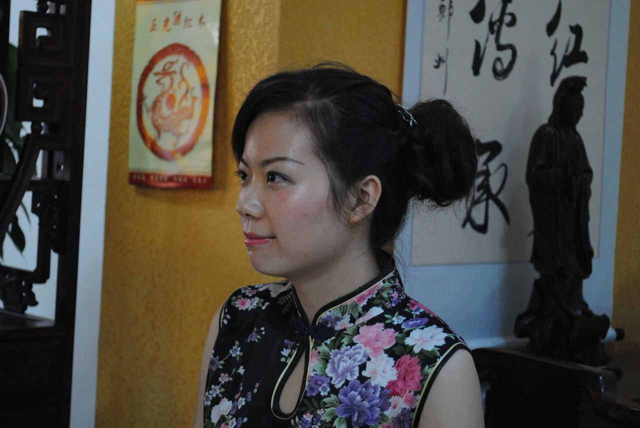 红木美女　请指点