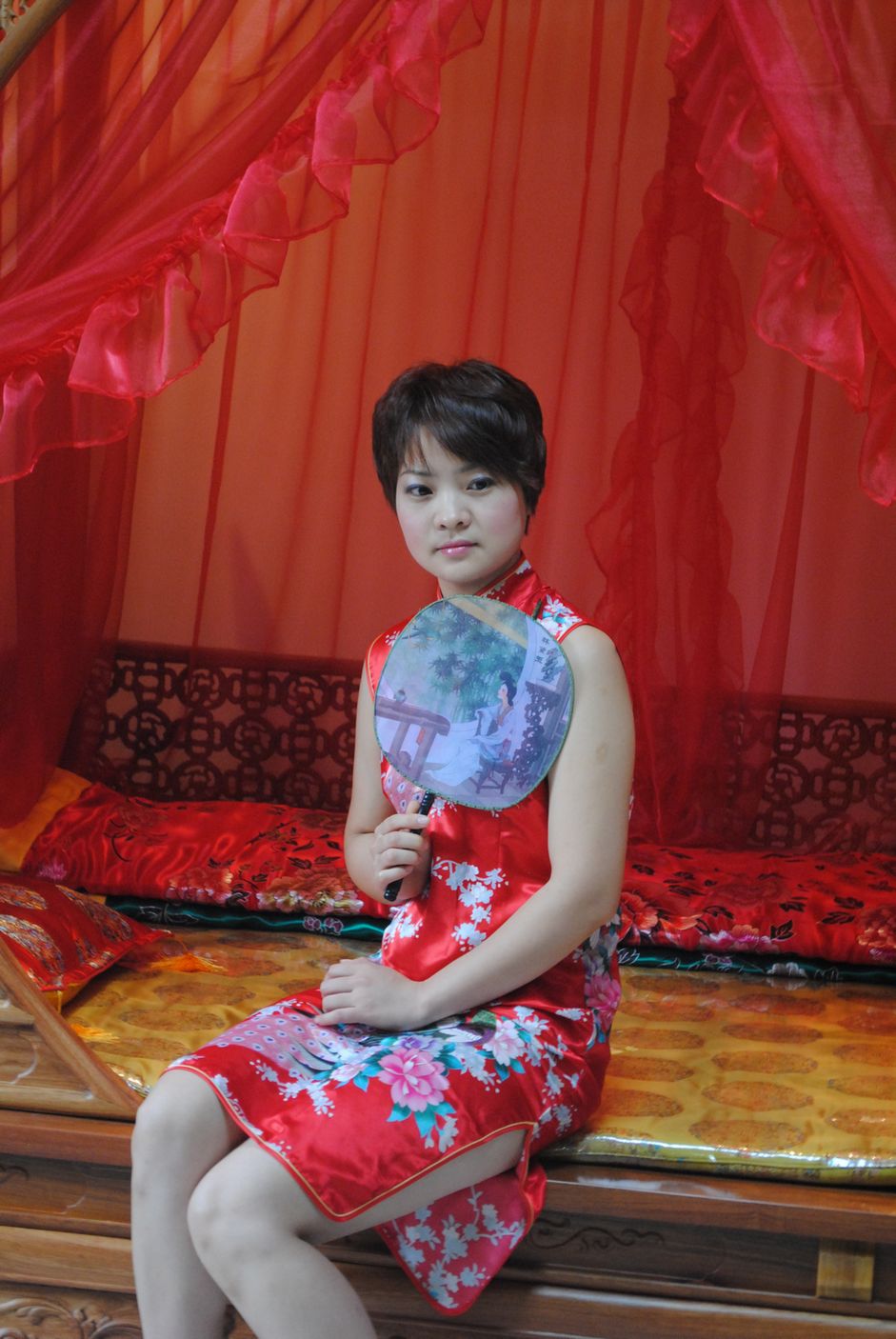 红木美女　请指点