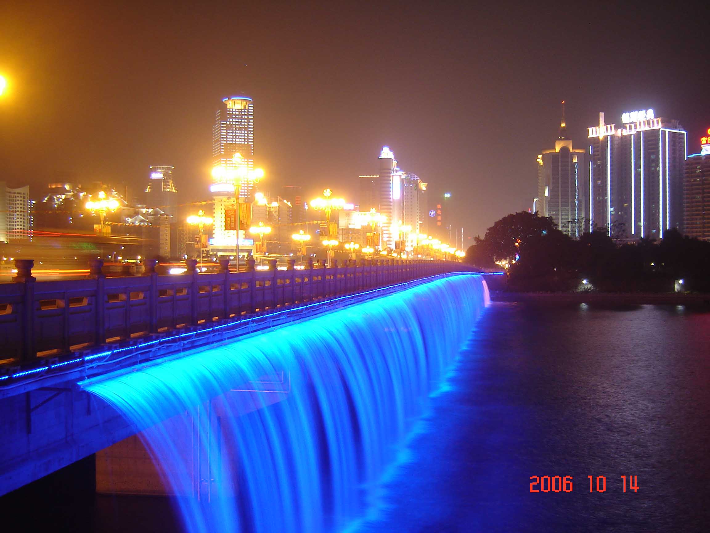 用sony小机子拍的南宁夜景