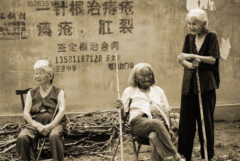 《走过》。。。百岁老人的幸福生活！