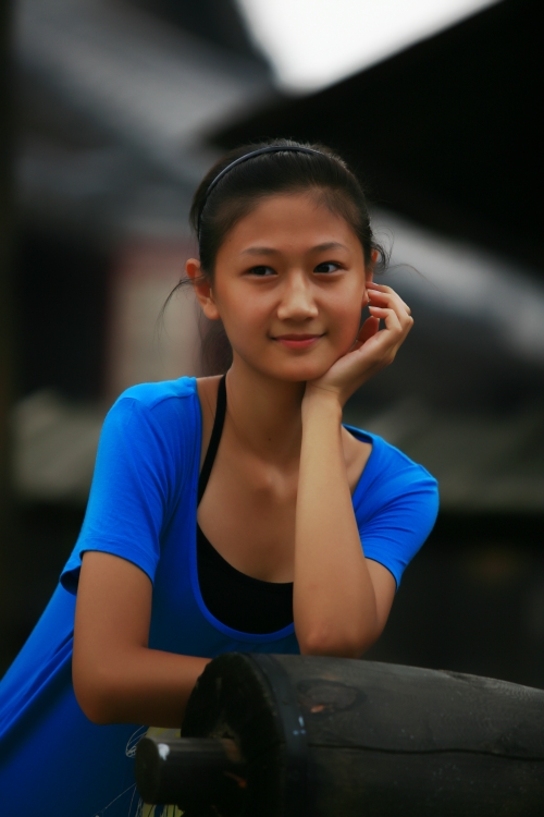 水浒影视城偶得美女人像