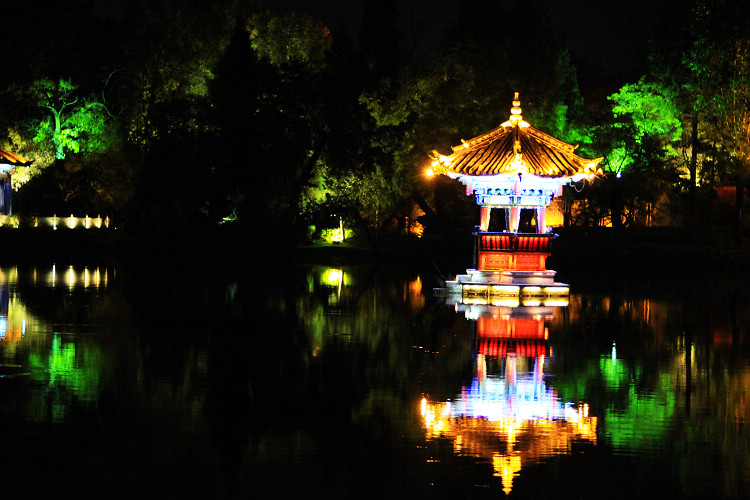 白天风光晚夜景