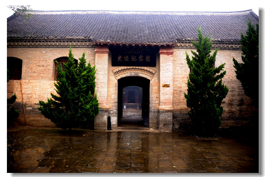 雨中的单拐