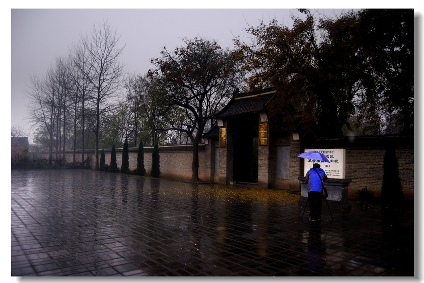 雨中的单拐