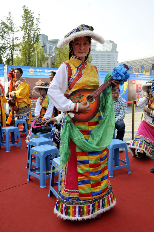 西博会上的民族服饰