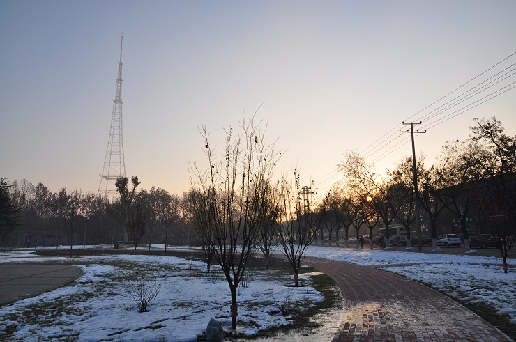 雪后晨光