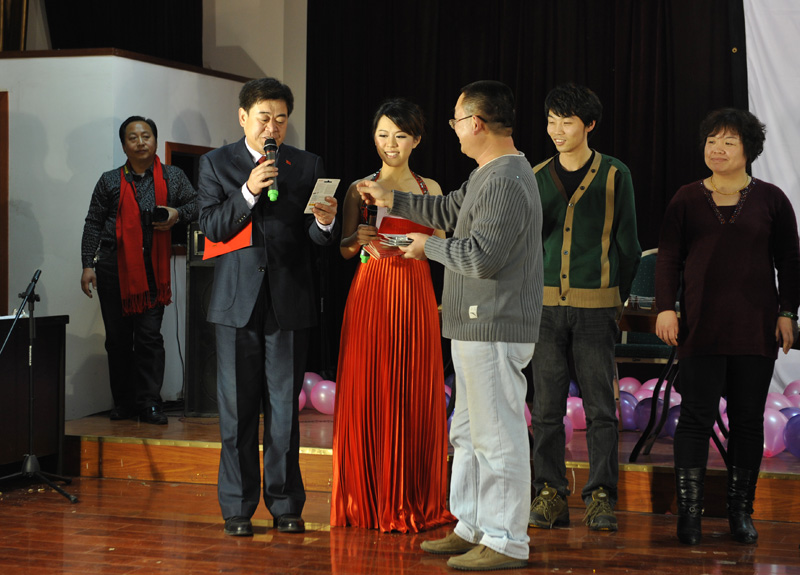 石油人摄影俱乐部2012年新年联欢会花絮汇贴