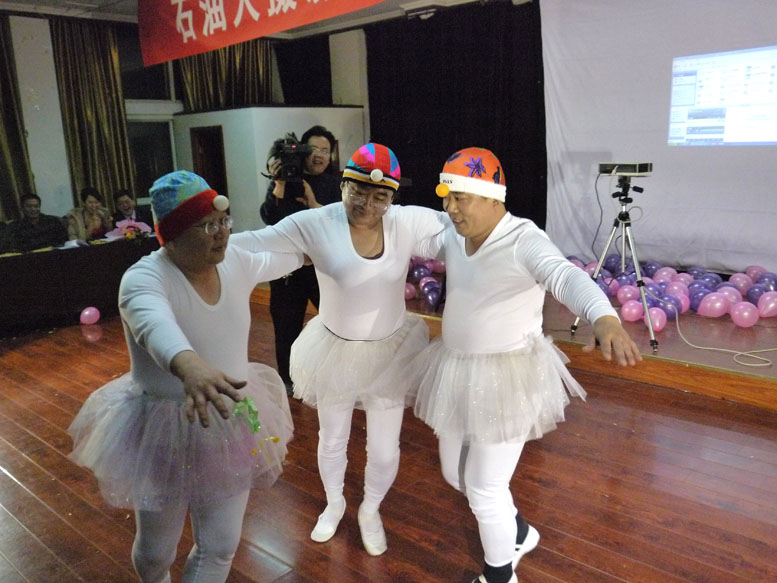 石油人摄影俱乐部2012年新年联欢会花絮汇贴