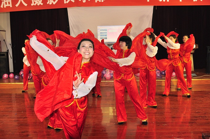 石油人摄影俱乐部2012年新年联欢会花絮汇贴