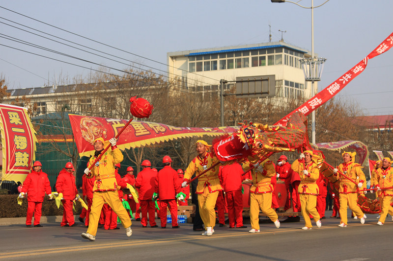 （大纪实）龙腾虎跃闹油城
