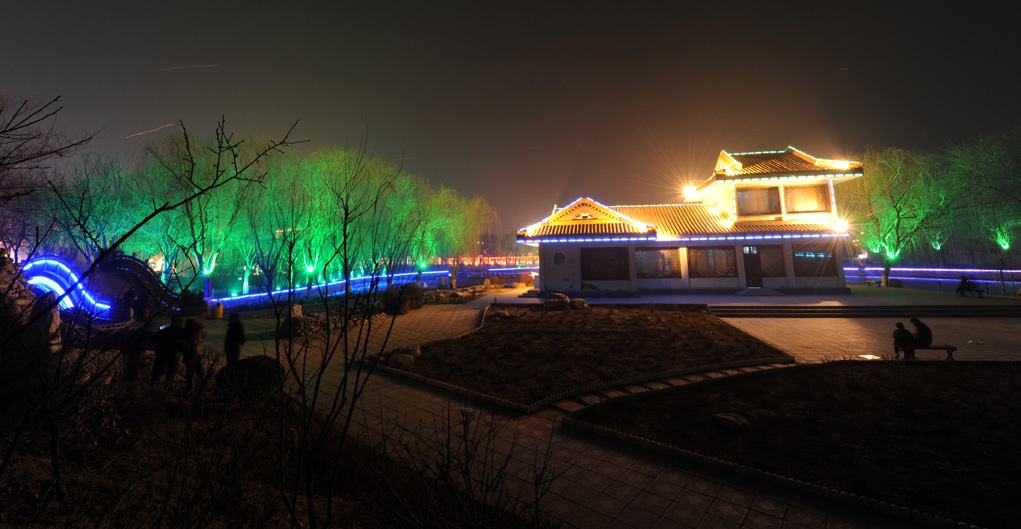 油城夜景无限美，正逢元宵佳节时