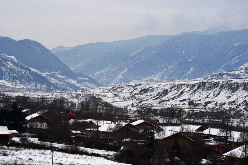 雪后小山村