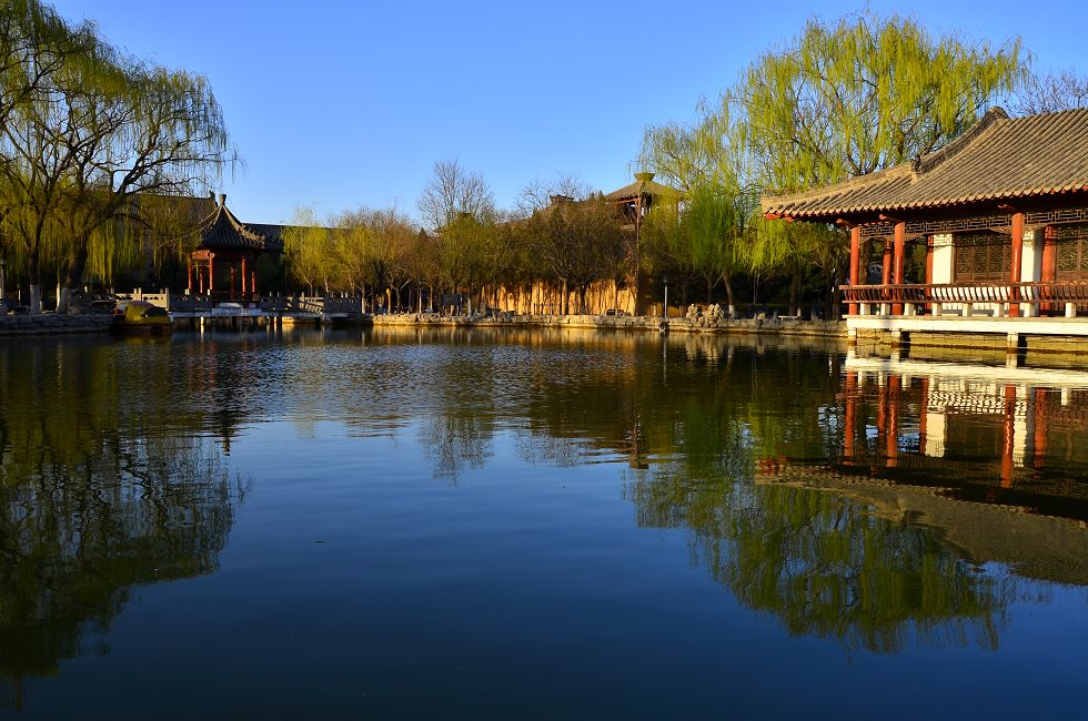 龙城春色
