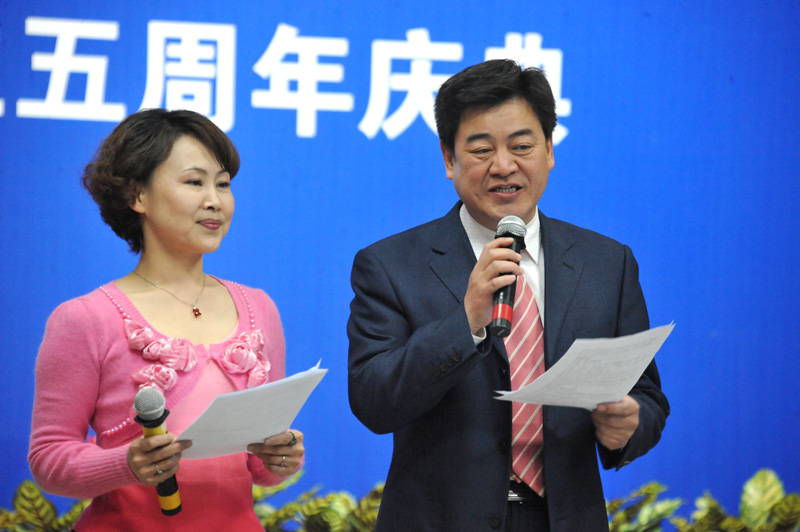 敢与春晚争高下   不向央视让寸分