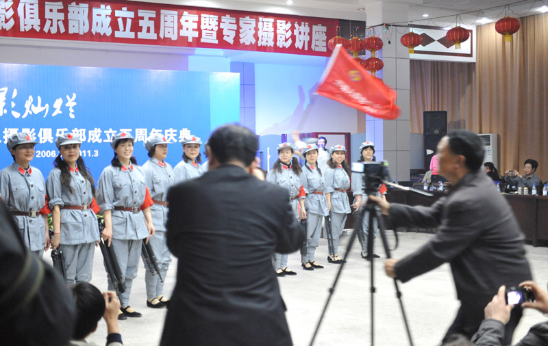 敢与春晚争高下   不向央视让寸分