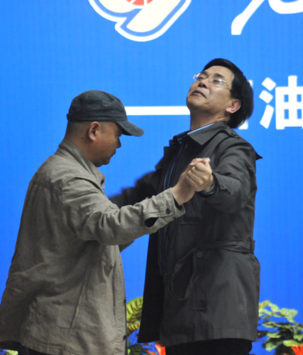 敢与春晚争高下   不向央视让寸分