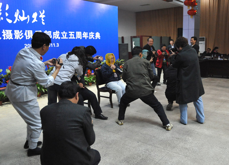 敢与春晚争高下   不向央视让寸分