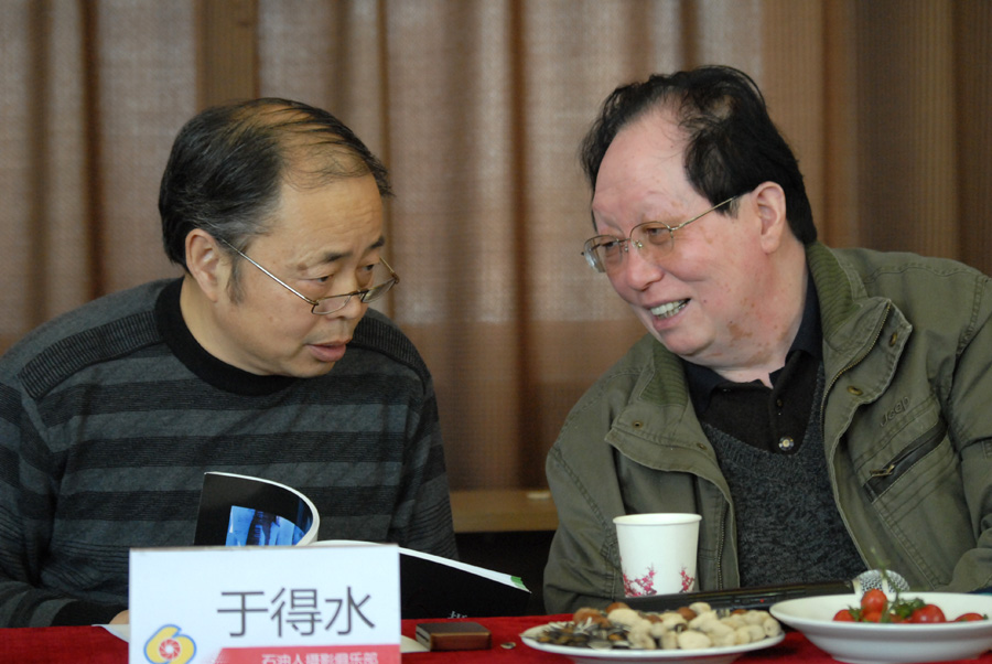 在喜庆的日子里——为摄影人写照