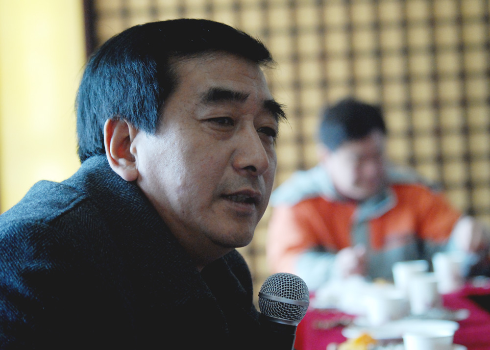 在喜庆的日子里——为摄影人写照
