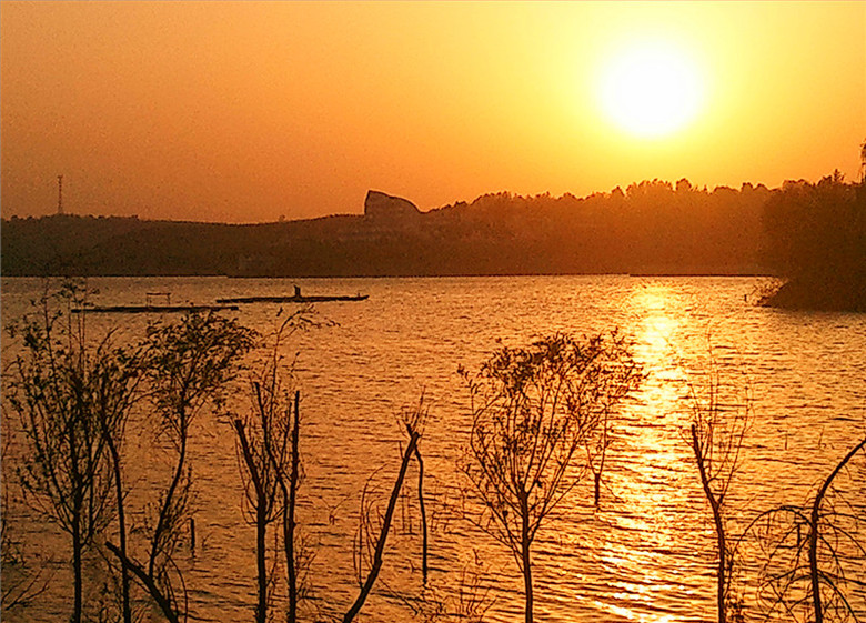 陆浑水库夕阳（手机片）