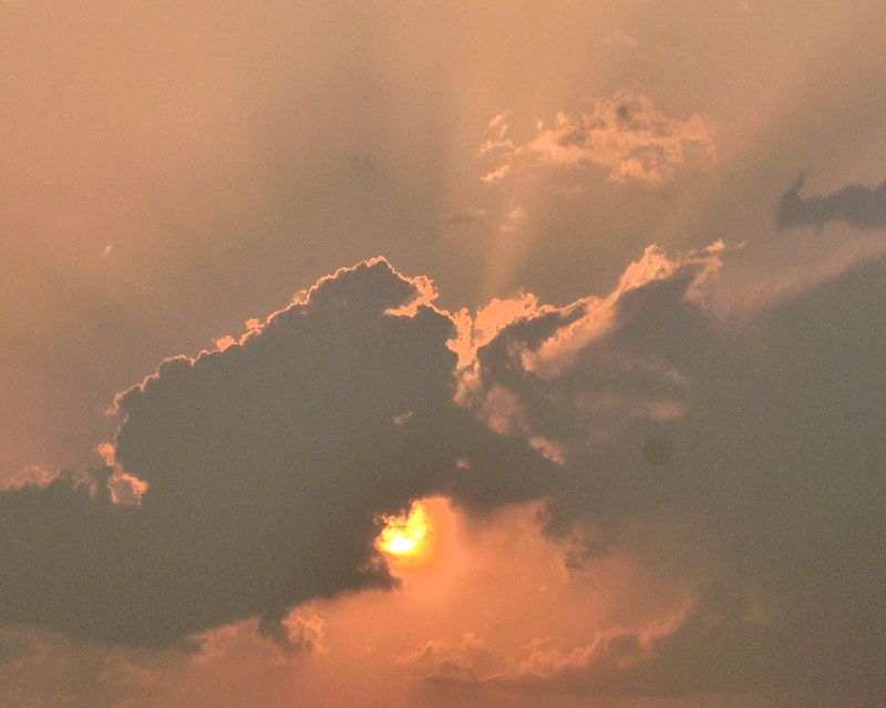 [原创]8日凌晨，被狂风惊醒，发现天空与云层的奇妙组合，手痒，拍摄几张。