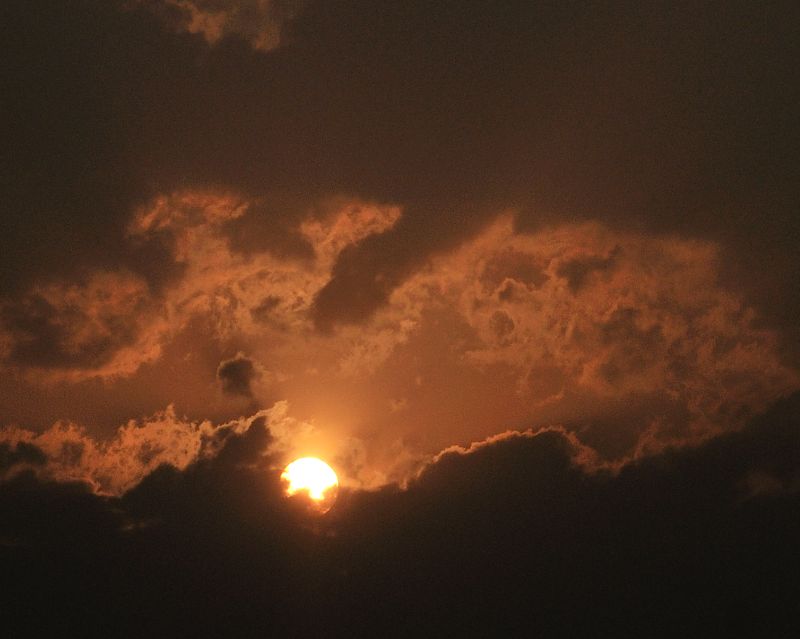 [原创]8日凌晨，被狂风惊醒，发现天空与云层的奇妙组合，手痒，拍摄几张。