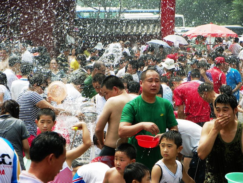 欢乐的泼水节