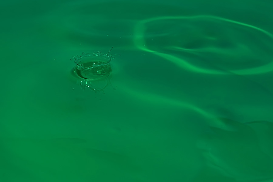 水滴的瞬间
