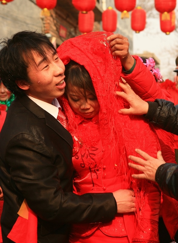 山村婚礼真热闹！