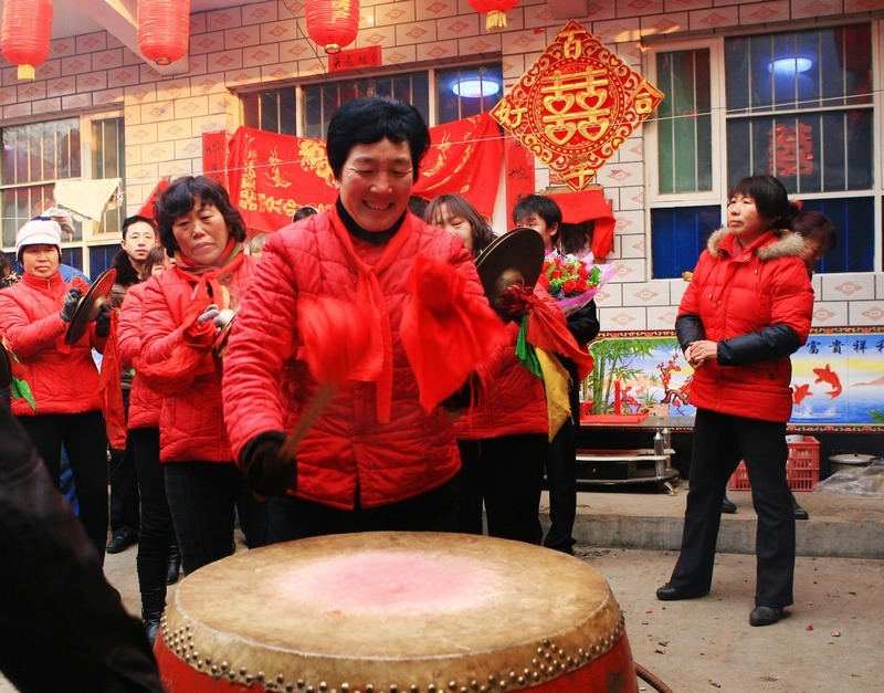山村婚礼真热闹！