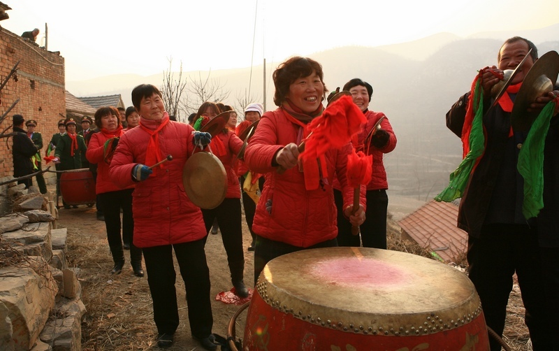 山村婚礼真热闹！