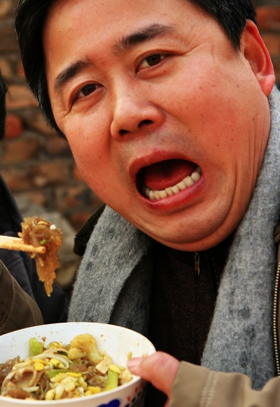 山村婚礼真热闹！