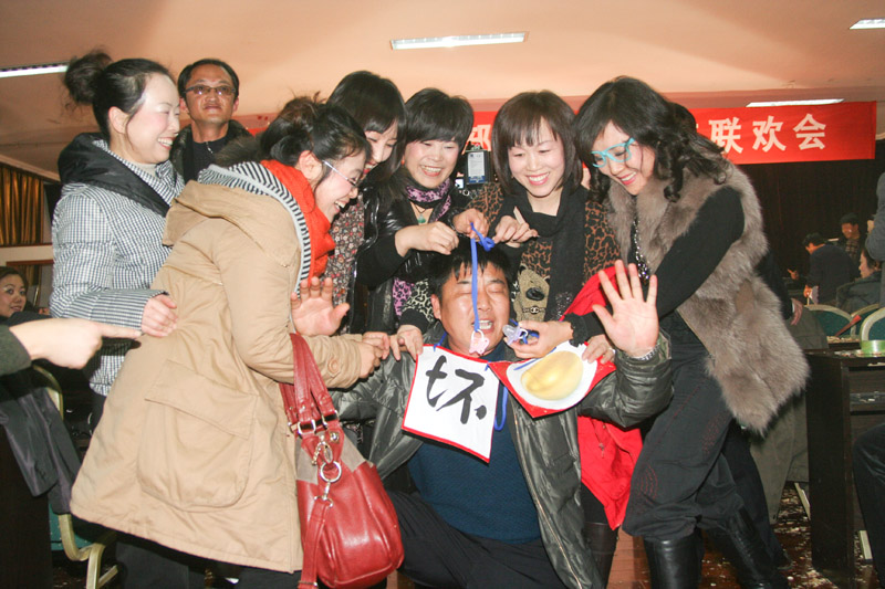 石油人摄影俱乐部2012年新年联欢会花絮汇贴