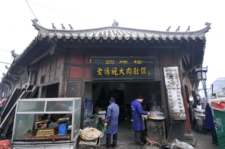 迎龙年扫街在老城