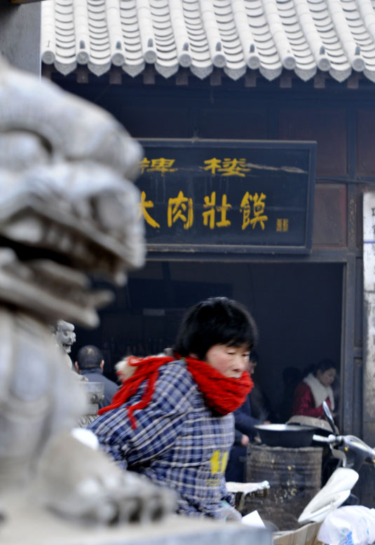 迎龙年扫街在老城